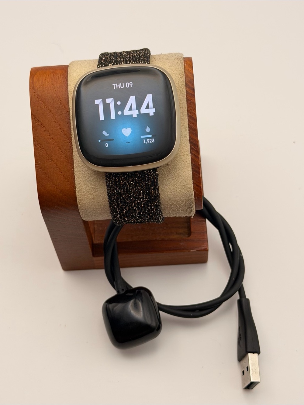 Fitbit Versa 3, Excellent, Gold Case, Charger Included, Tested, Fitness Tracker